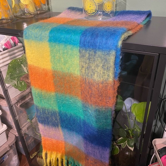 Long and wide colourful plaid scarf - Picture 7 of 7